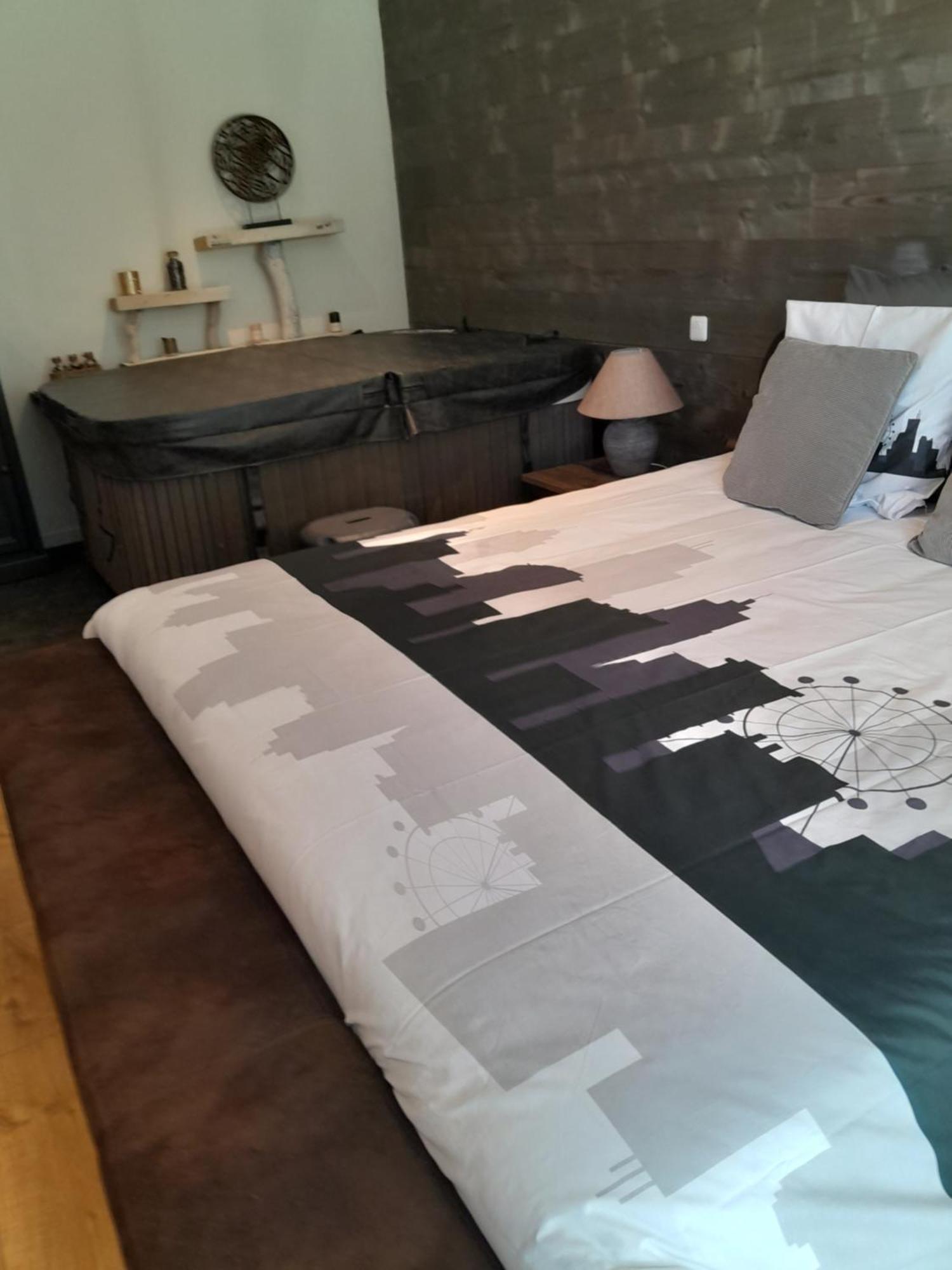 Au Dela Des Remparts Villa Montreuil  Eksteriør billede