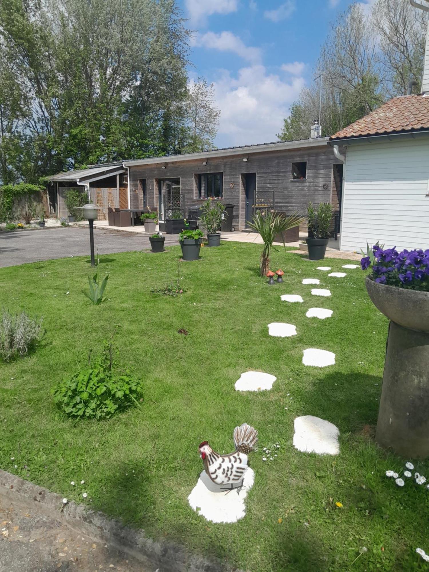 Au Dela Des Remparts Villa Montreuil  Eksteriør billede